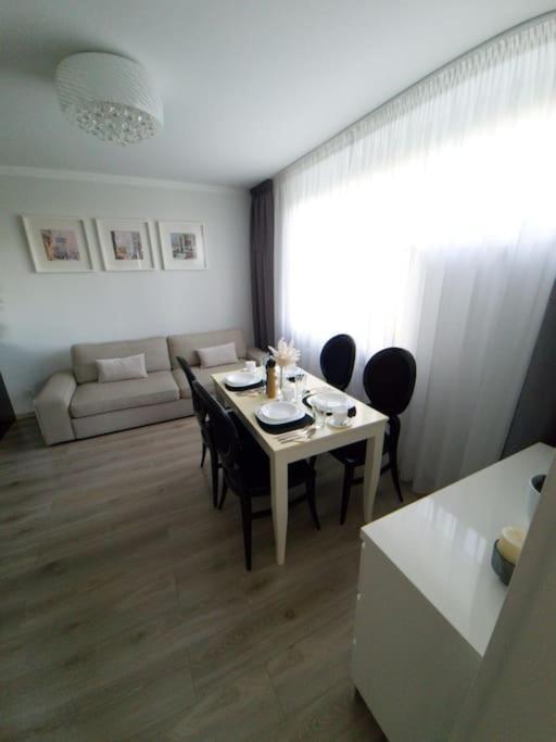 Uroczy, Jasny Apartament Oraz Bezplatny Parking! Apartment Krakow Exterior photo