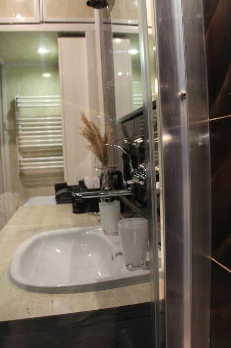 Uroczy, Jasny Apartament Oraz Bezplatny Parking! Apartment Krakow Exterior photo